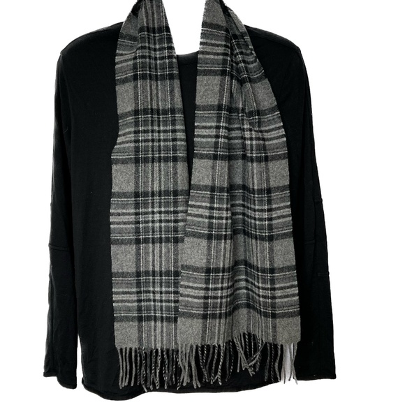 James Pringle Scarf 100% Pure New Wool Black Gray Plaid Rectangle 11" x 60" - Picture 1 of 3